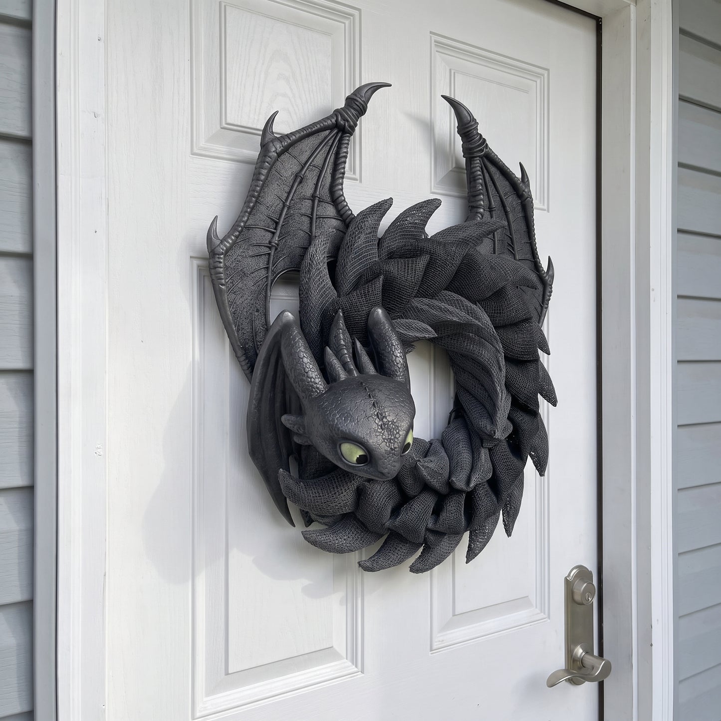 Toothless Wreath